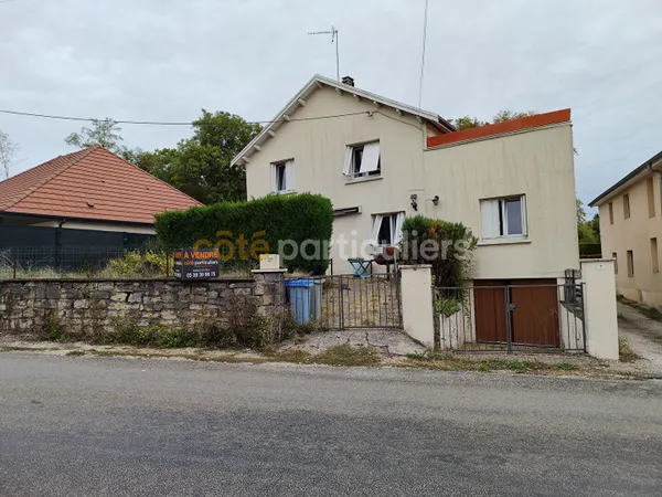 Maison à rénover de 83 m² avec sous-sol et terrain de 343 m² à Dole