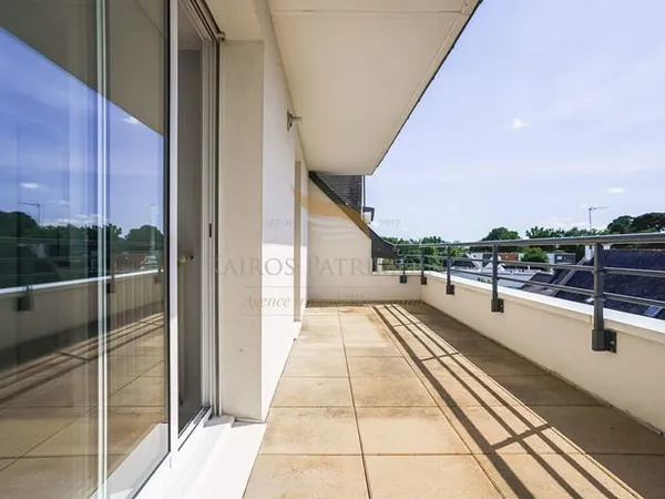 APPARTEMENT DERNIER ETAGE AVEC TERRASSE