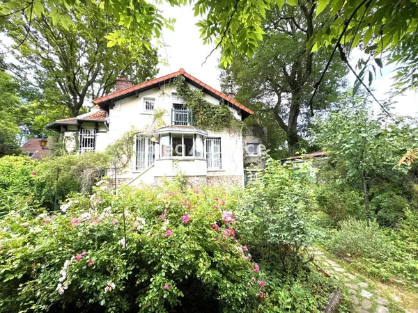 Maison de 200m² à fort potentiel sur terrain de 1070m²
