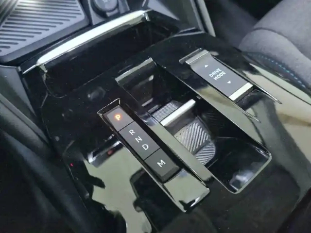Citroën C4 puretech 130 s&amp;s eat8 — photo 17
