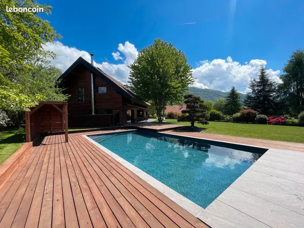 Villaz - Maison au volume généreux de 260 m² avec piscine chauffée, dépendance et Villaz - Maison au