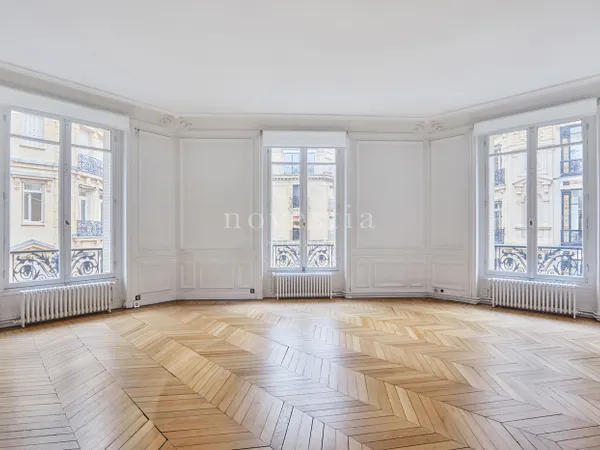 Un appartement de 6 pièces de 204 m²