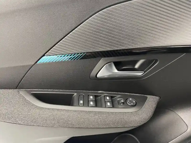 Peugeot 208 puretech 100 s&amp;s bvm6 — photo 32