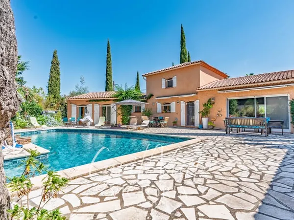 LA LONDE-LES-MAURES maison familiale avec piscine, pool hou