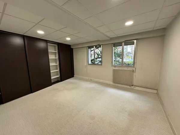 Bureau et espace de travail Vente Tours 1p 79m² 210000€