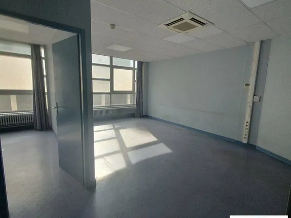 Bureau 404 m²