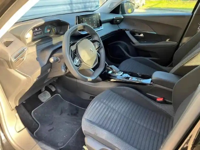 Peugeot 2008 e- 136ch style — photo 13
