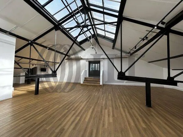 Bureau 2 pièces 608 m²