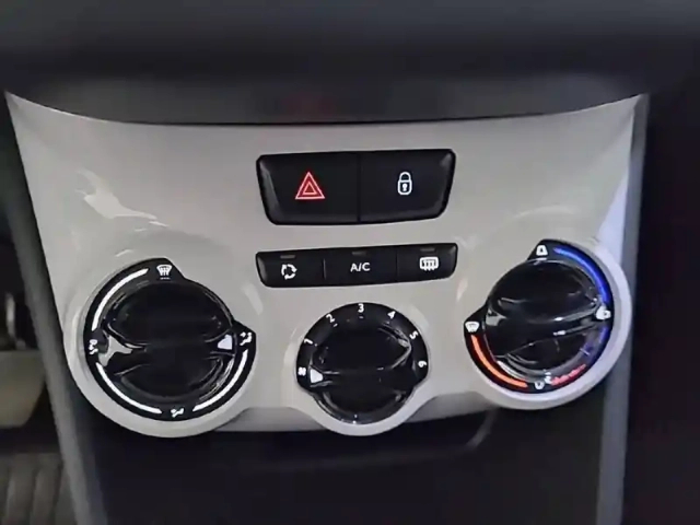Peugeot 208 puretech 68ch bvm5 — photo 40