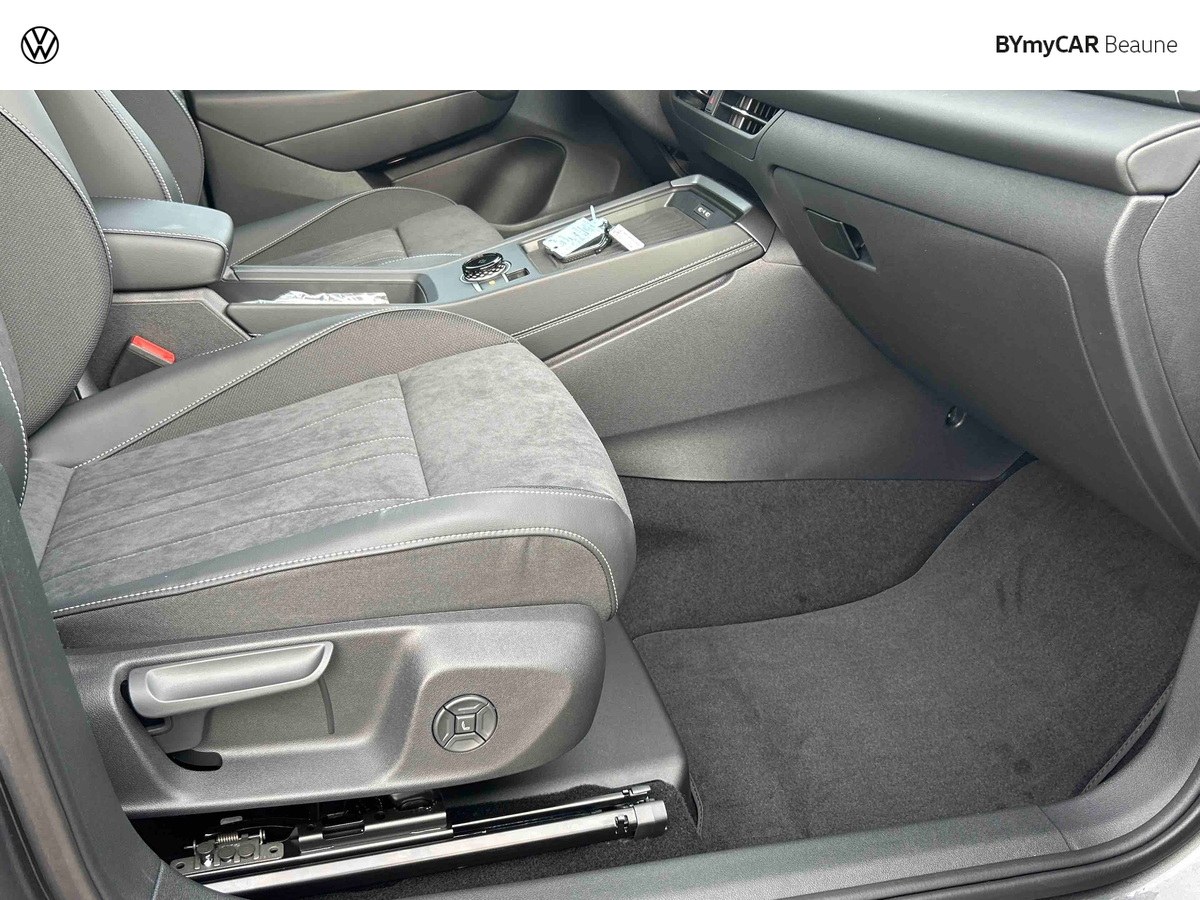 Volkswagen T-Roc 1.5 eTSI EVO2 Hybrid 150 ch DSG7 — photo 25