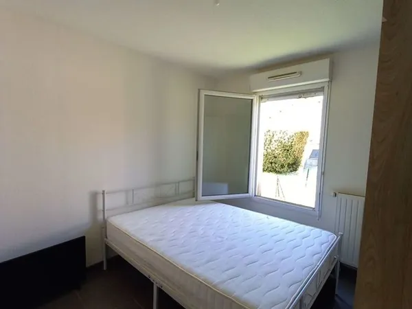 Sous . Dame Sympath cherche UNE colocataire