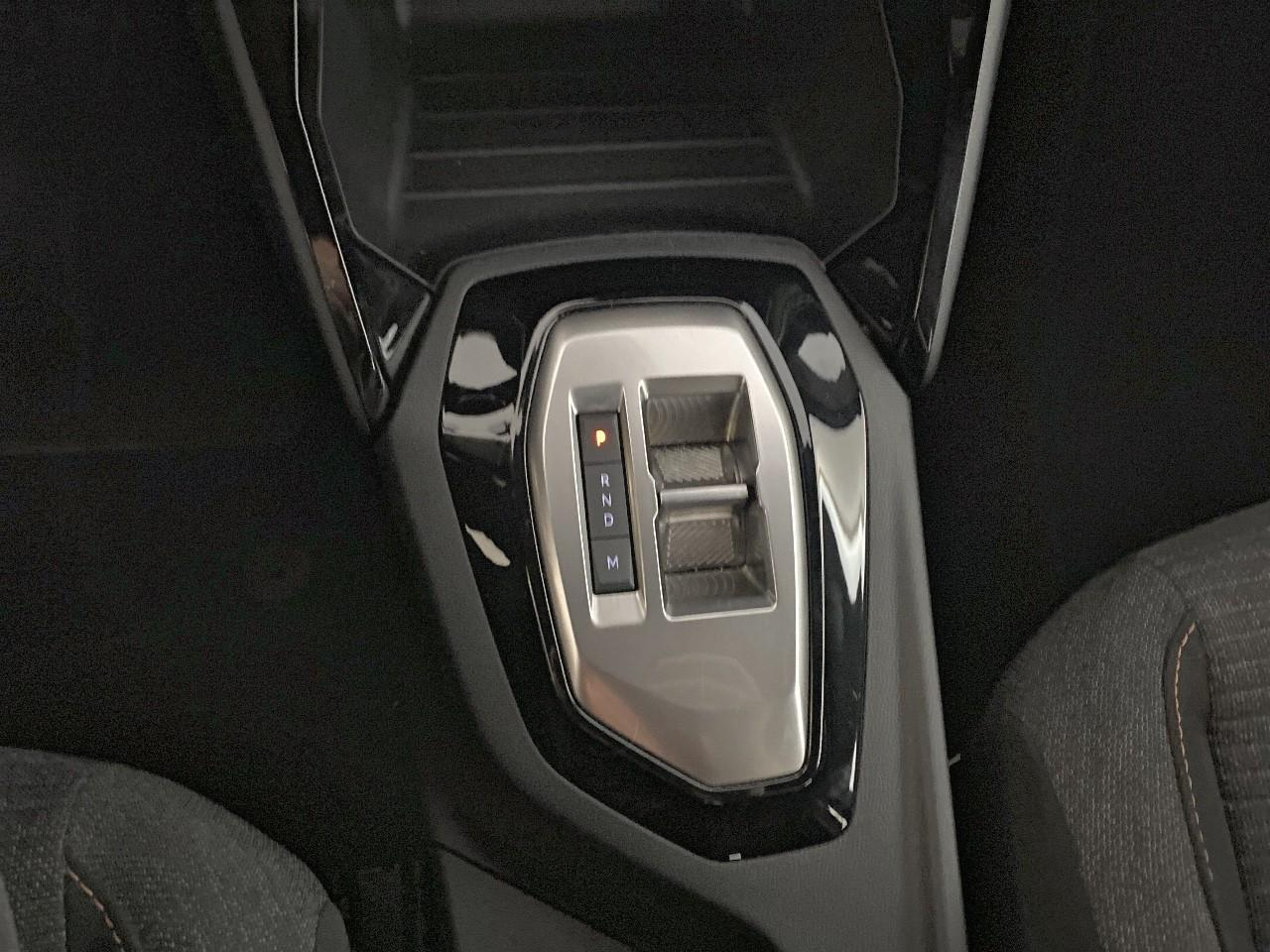 Peugeot 2008 hybrid 145 ch e-dcs6 style — photo 17