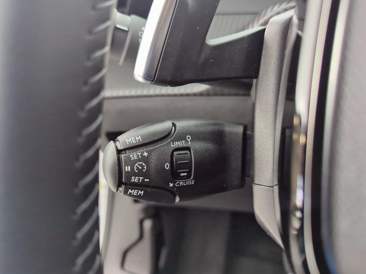Peugeot 2008 hybrid 145 ch e-dcs6 allure — photo 20