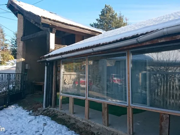 Possibilité location/vente ou viager pour cette vieille ferme de deux appartements