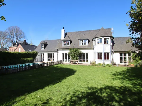 Maison 11 pièces 219 m²