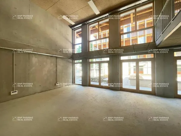 Local commercial 252 m²
