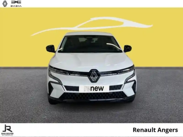 Renault Megane e-tech electric ev40 130ch equilibre standard charge — photo 9