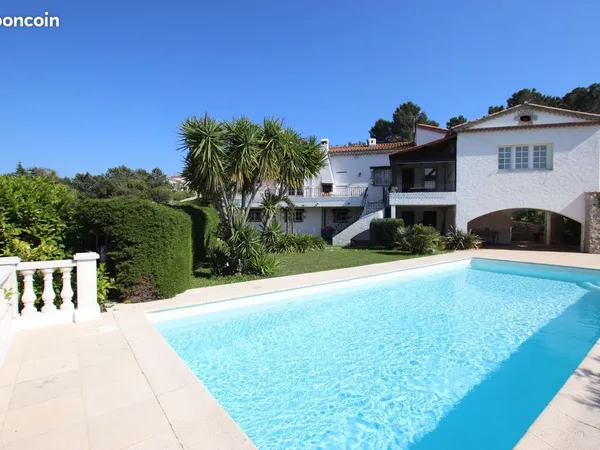 Propriété 6 pièces Vue dégagée piscine à PEYMEINADE