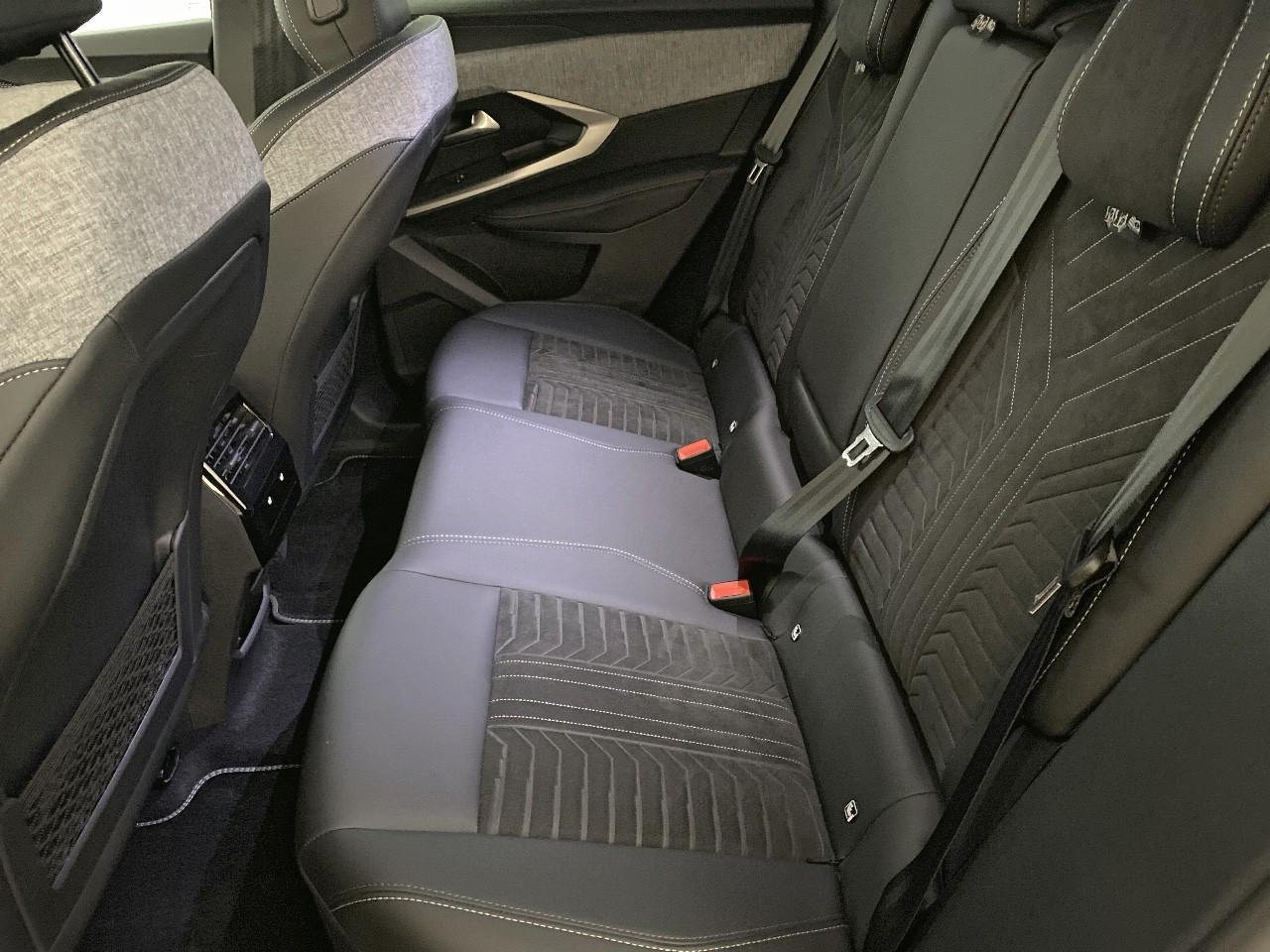 Peugeot 3008 electrique 210 ch 73 kwh gt — photo 10