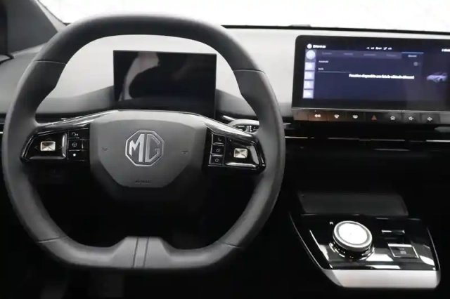 Mg Mg4 electric 51kwh - 125 kw 2wd — photo 10
