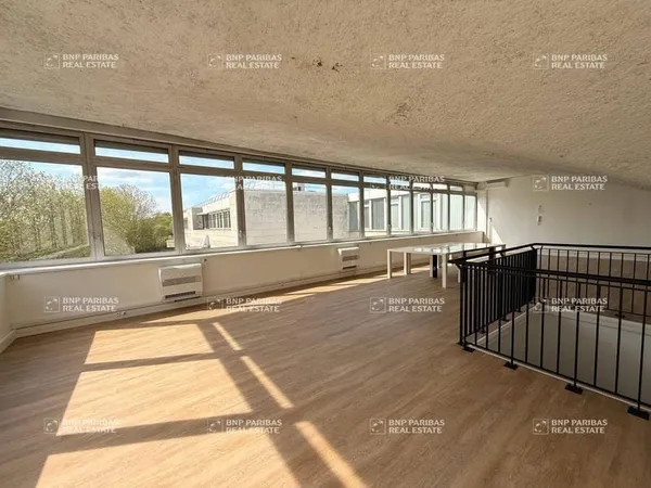Bureaux 182 m²