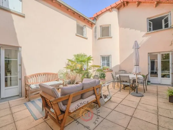 Dans le centre de Riom, une charmante maison d'environ 207m2