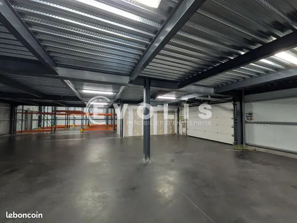 Local bureaux 800 m²