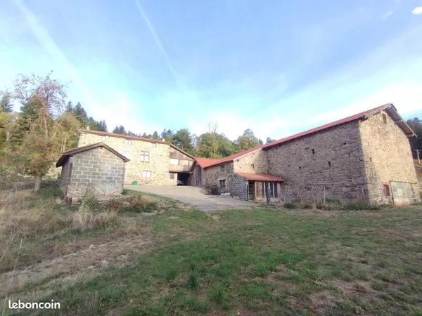 Corps de ferme à aménager avec maison d'habitation