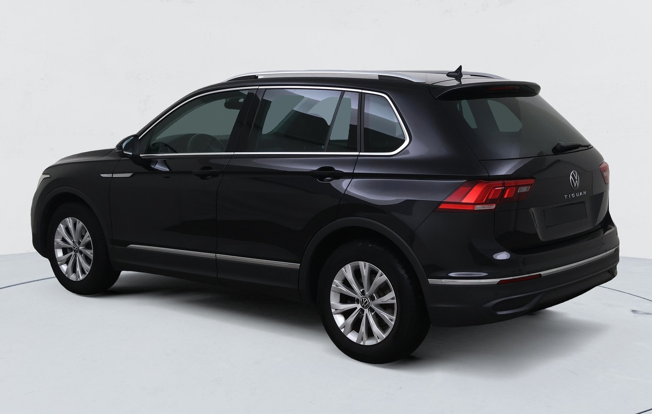 Volkswagen Tiguan — photo 2