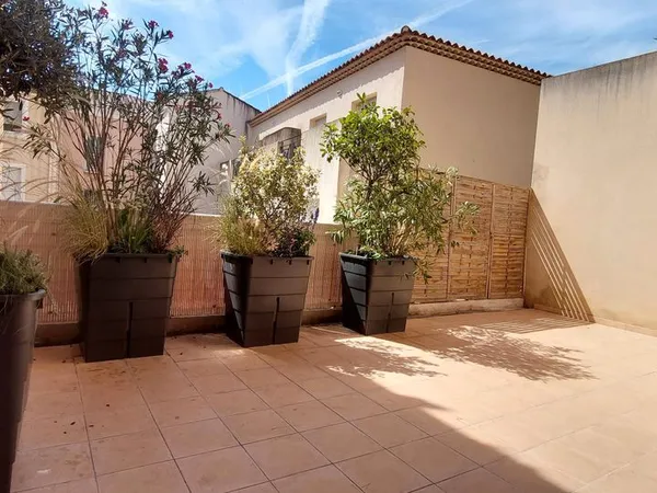 T2 meublé 38 m² avec grande terrasse et garage - Résidence sécurisée