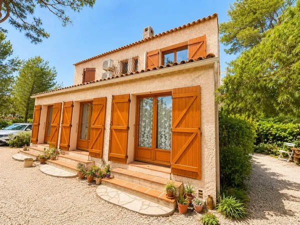 Villa de 135m2 avec 4 chambres terrain de 523m2 à 5 mn à pie