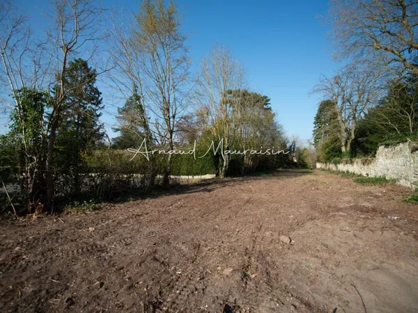 Terrain constructible au calme dans une impasse