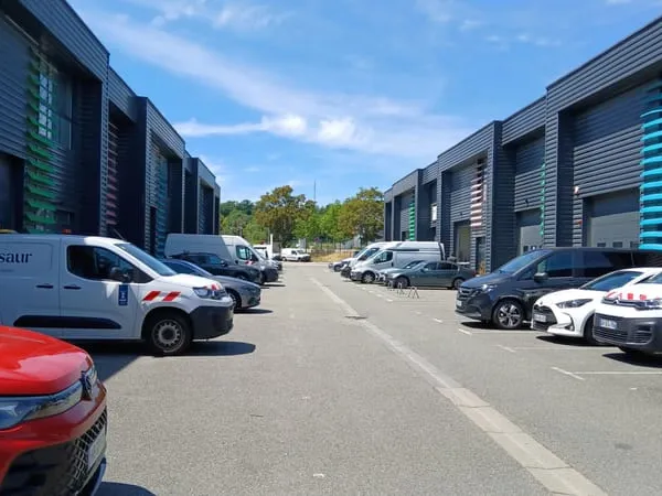 LOCAL D'ACTIVITES BUREAU ET STOCKAGE AVEC CLIMATISATION 110 m2 VAL DE REUIL LOUVIER