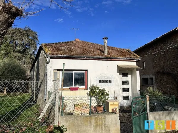 Saint-Plancard : Maison de village 4 pièces, grande dépendance.