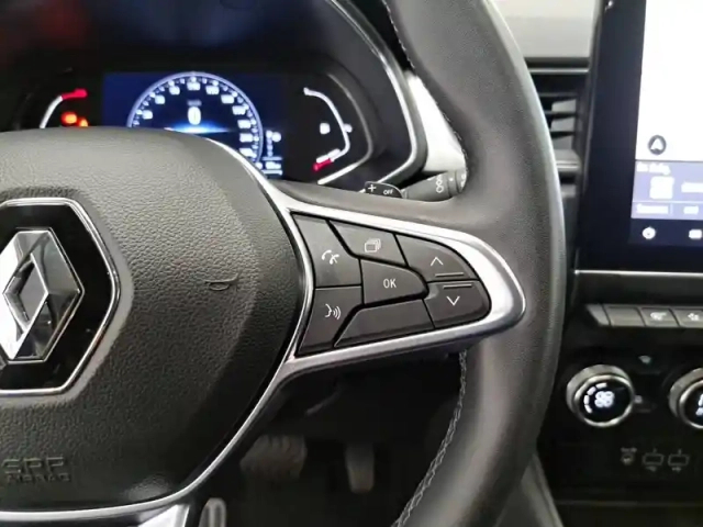 Renault Captur blue dci 115 edc — photo 32