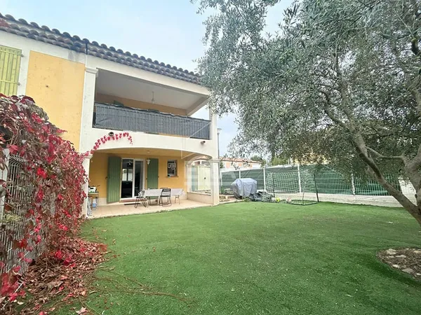 A VENDRE PERTUIS 84120 APPARTEMENT DUPLEX LOUE TYPE 3 PIECES D'ENVIRON 65M² AVEC JARDIN ET STATIONNE