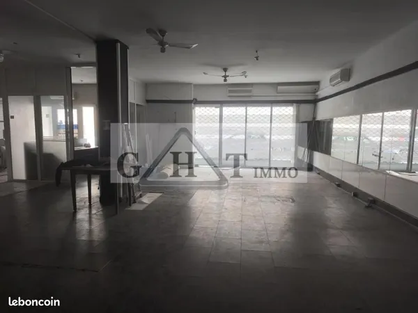 Commerce 474 m²