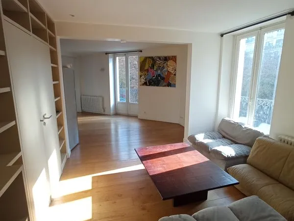 Très beau 2 pièces avec balcon