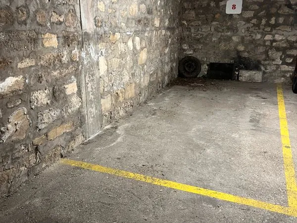 Place de parking couvert