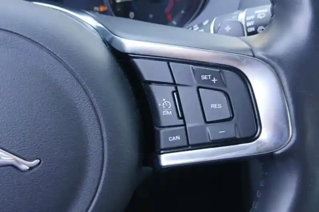 Jaguar F-Pace 2.0 d - 180 ch awd bva8 — photo 30
