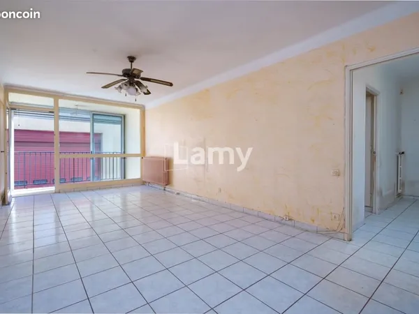 Parking 80 m²