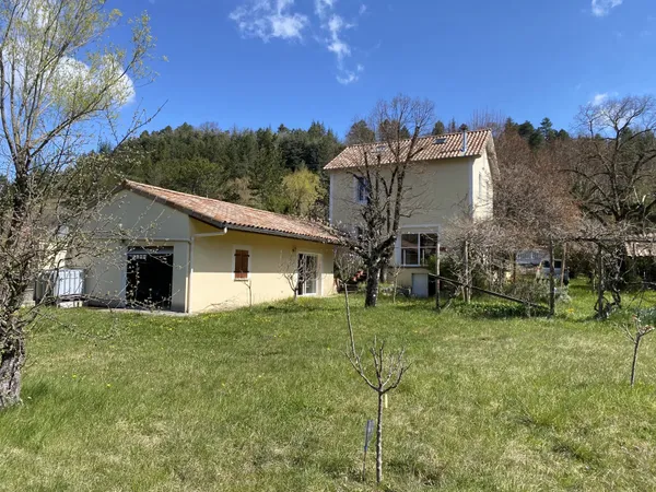 Belle demeure sur 2 248m² de jardin constructible