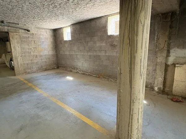 Place de parking garage sécurisé