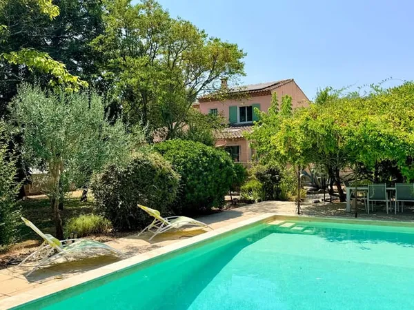 Maison 7 pièces 233 m²