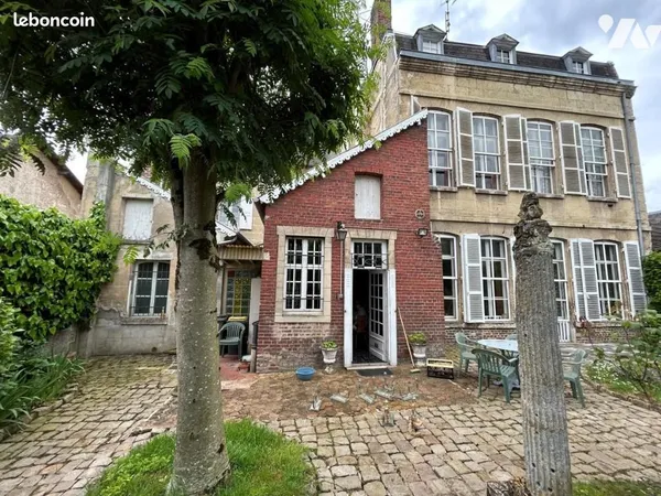 Maison 9 pièces 353 m²