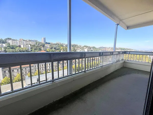 SAINT-ETIENNE BELLEVUE : BEL APPARTEMENT DE 118M2 AVEC GARAGE ET GRAND BALCON