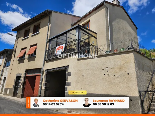 Maison à vendre 8 pièces - 6 chambres- terrain de 884 m2 - belle vue dégagée -LA ROCHE BLANCHE (63)