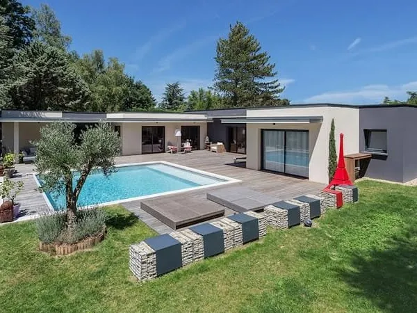 Maison 8 pièces 300 m²