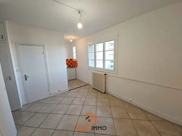 T2 de 31m2 en dernier étage avec vue à 2 min à pied du metro
