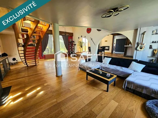 Maison 12 pièces 315 m²